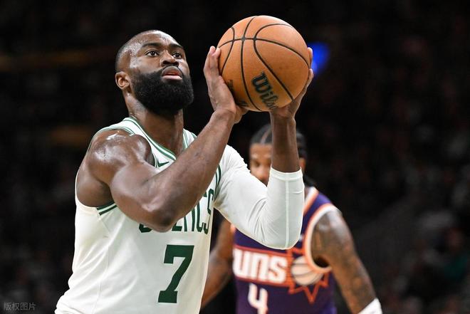 杰伦·布朗41分掀翻太阳 布克空砍40分难救主