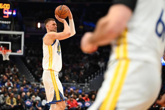 杰伦·布朗41分掀翻太阳 布克空砍40分难救主