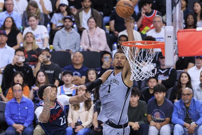杰伦·布朗41分掀翻太阳 布克空砍40分难救主
