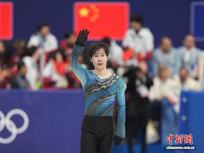 米兰冬奥会花样滑冰团体赛中国选手金博洋短节