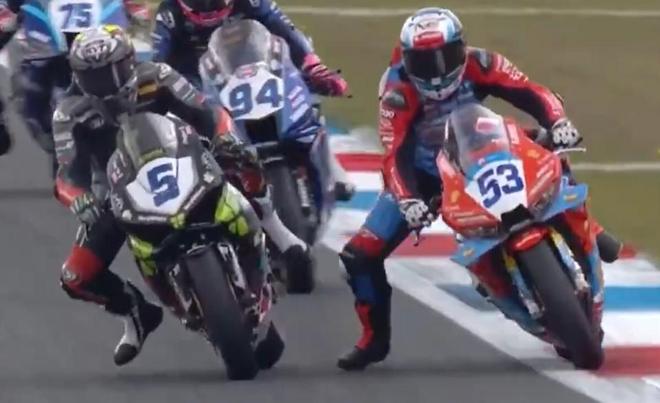 荷兰站SSP决赛上演惊险对决 德比斯经历多次超车