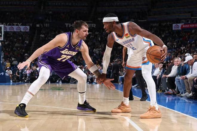 雷霆马刺提前锁定季后赛 湖人冲击前三西部排名