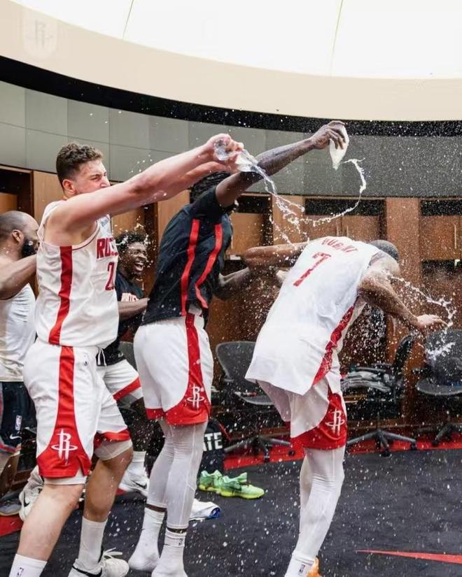 雷霆马刺提前锁定季后赛 湖人冲击前三西部排名