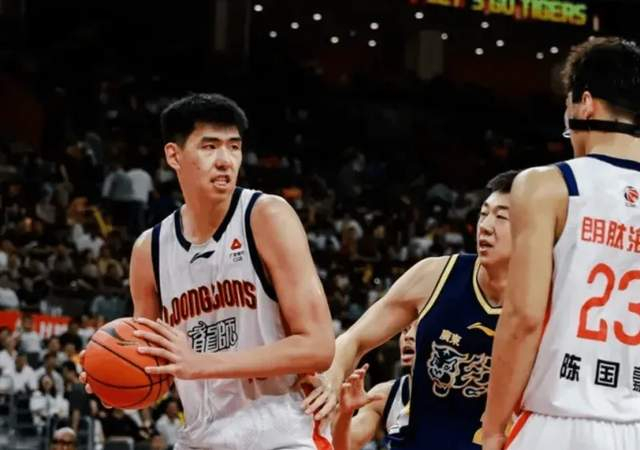 广东男篮力克广州挺进下一轮 米切尔力挺徐昕引